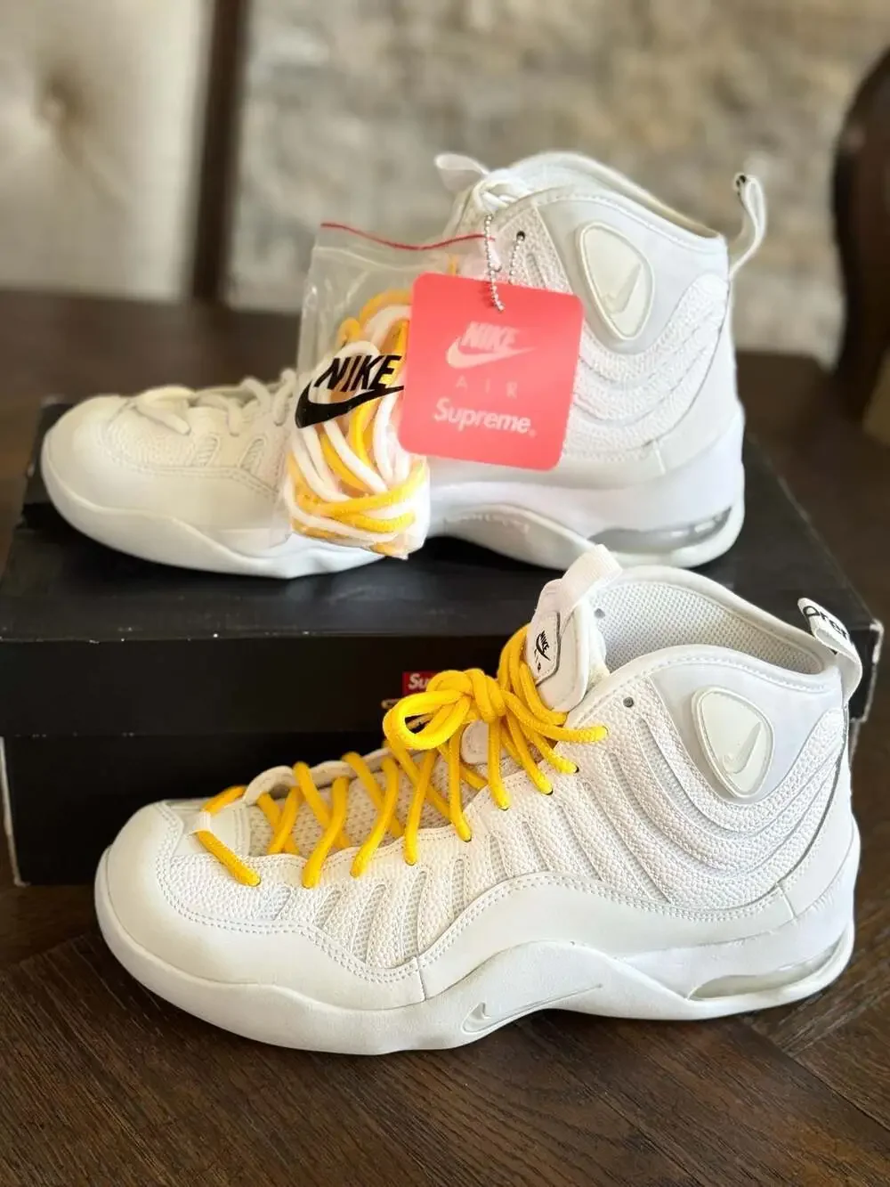 Supreme x Nike Air Bakin White Amarillo DX3292-100 Size 8.5 New With Box Rare!